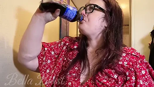 Voyeurismus aus nächster nähe, gulp, chug und burp! Bella Blast