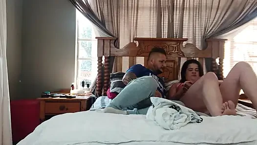 Komşusuyla aldatan koca.