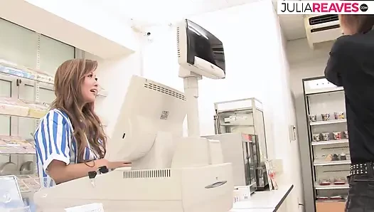 Gadis ini dientot habis-habisan sama kontol monster sampai dicrot di dalam