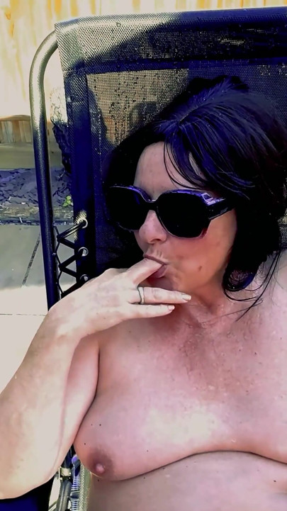Hot June -sunlounger Piss Shorts