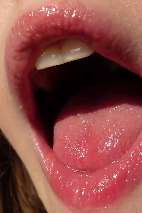 Mis Labios Y Lengua En Primer Plano