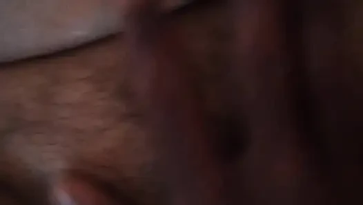 Дези тамильской пухлой толстушке жене трахает пальцами муж и кончает