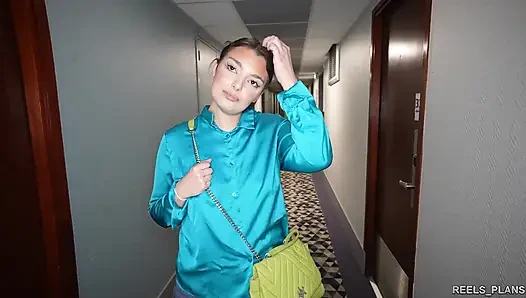 Pantat bahenol gadis arab perancis dientot habis-habisan sama teman abang tirinya sendiri di depan komputer!!