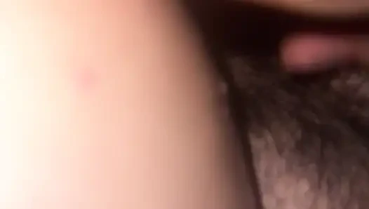 Лижет киску в видео от первого лица