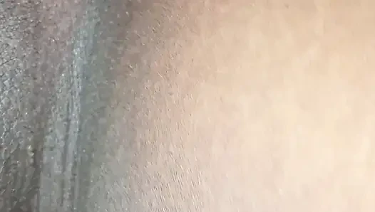 Mein penis wurde aufrecht, nachdem er die glatte muschi der stiefmutter gesehen hatte.