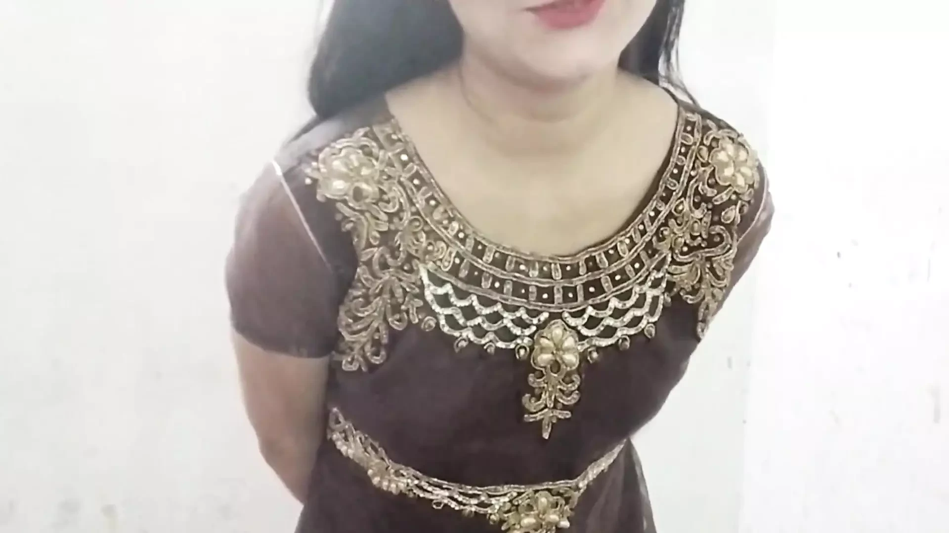 Chhote kadam ke bobs ko dabaya aur chhil diya