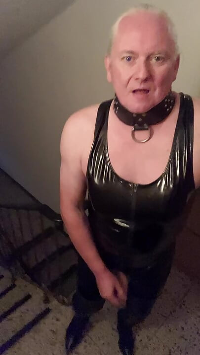 Sandra the faggot in the hallway