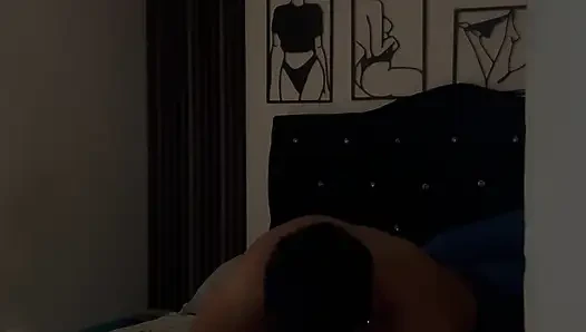Aku jadi horny saat memijat temanku dan akhirnya aku ngentot dia