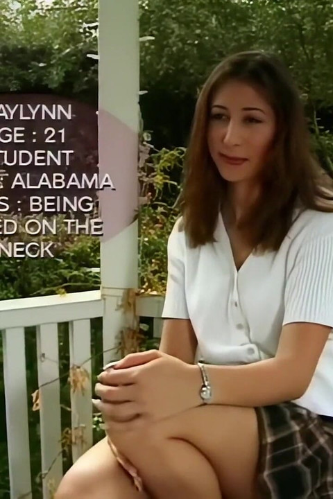 Zgodna mlada devojka jebena jako pod tušem