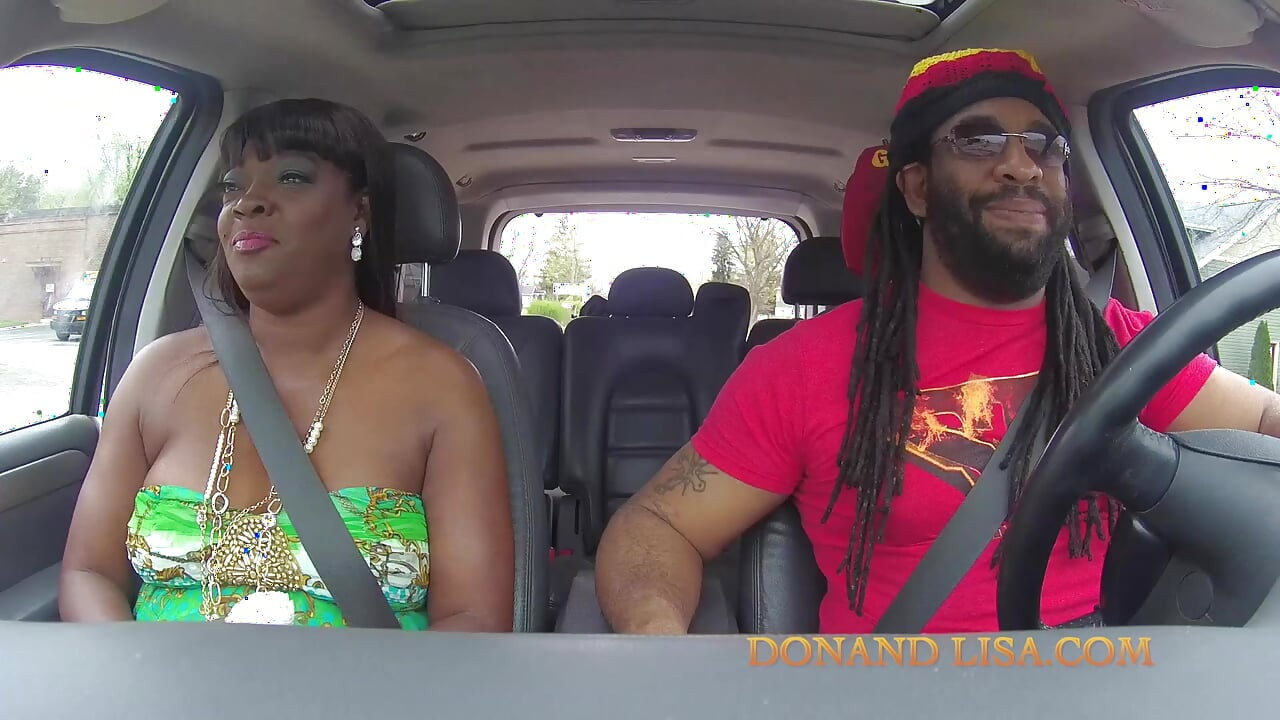 Ebony milf gives sloppy head in car