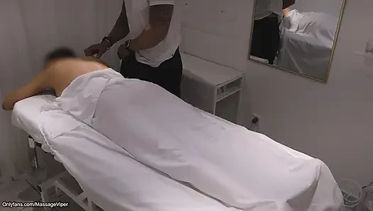Betrügende ehefrau fickt den masseurin