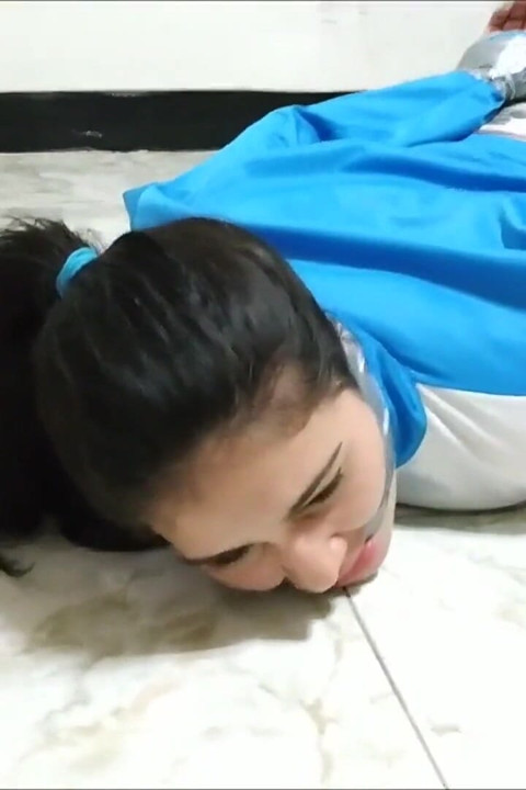 Jogger in Bondage