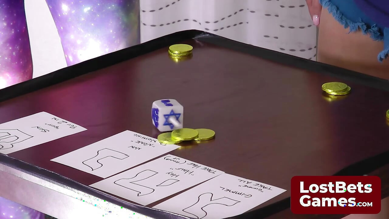 Dreidel minden héber betűvel levetkőzik a ruháit