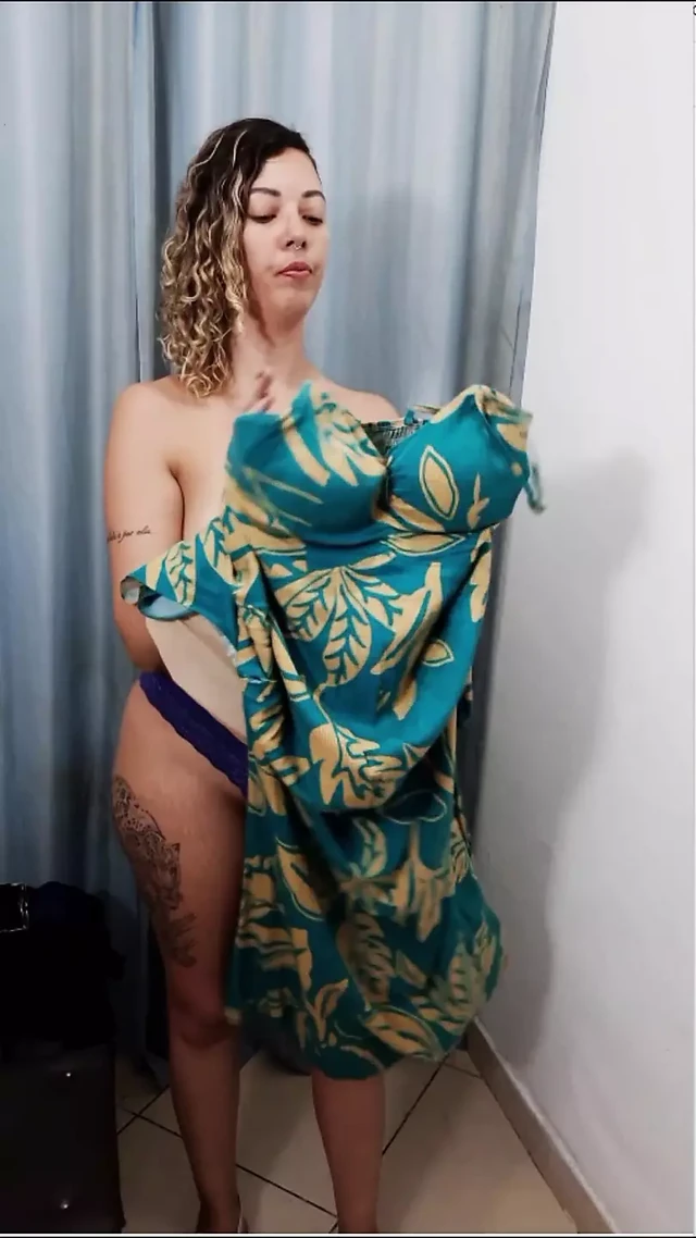 MILF Has Sex with a Salesman in the Fitting Room
