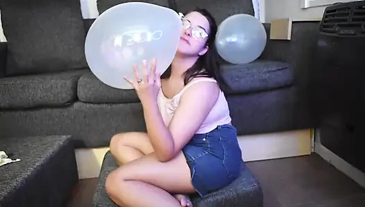 Terapi relaksasi balon cewek kulit putih - bunny looner