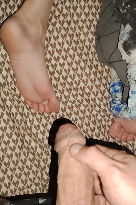 Üvey Kız Kardeşim Ayaklarına Dokunmama Izin Verdi.