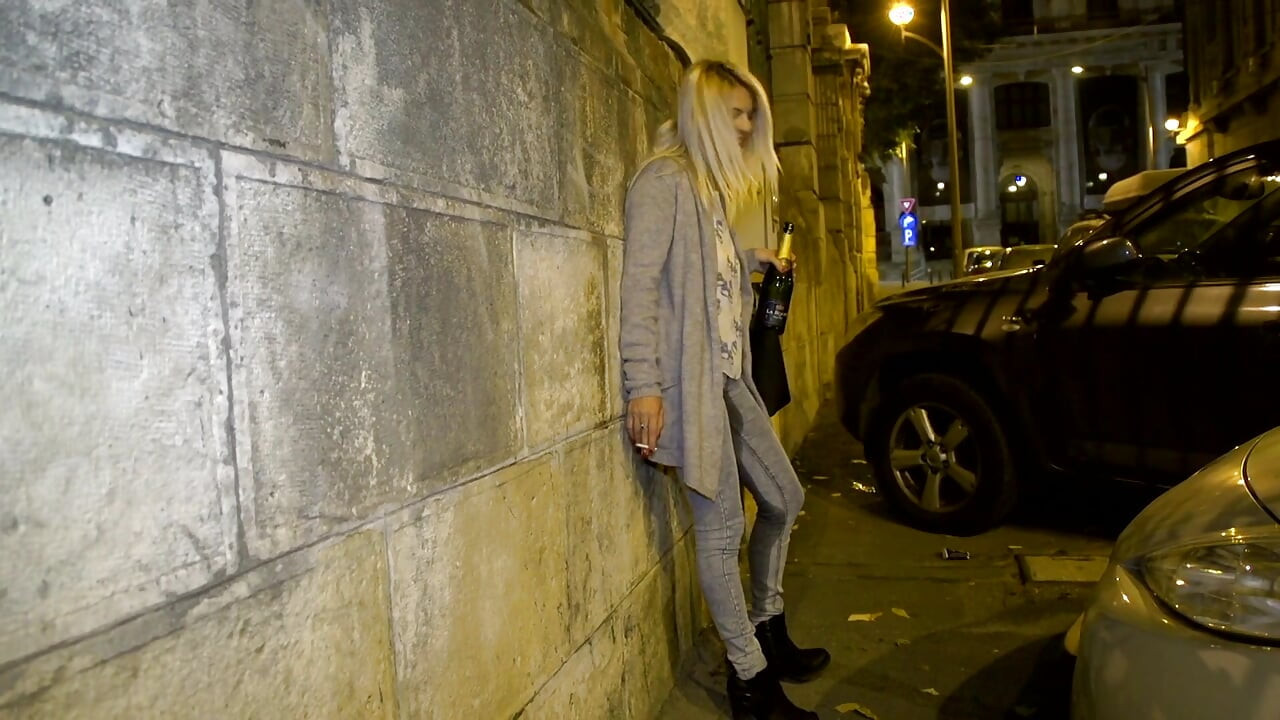 POV pišanje i jebanje za seksi plavušu