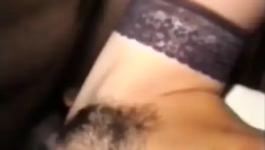 Ein heißes blondes blondes mädchen, von einem schwarzen und dem kellner in einem club gefickt!