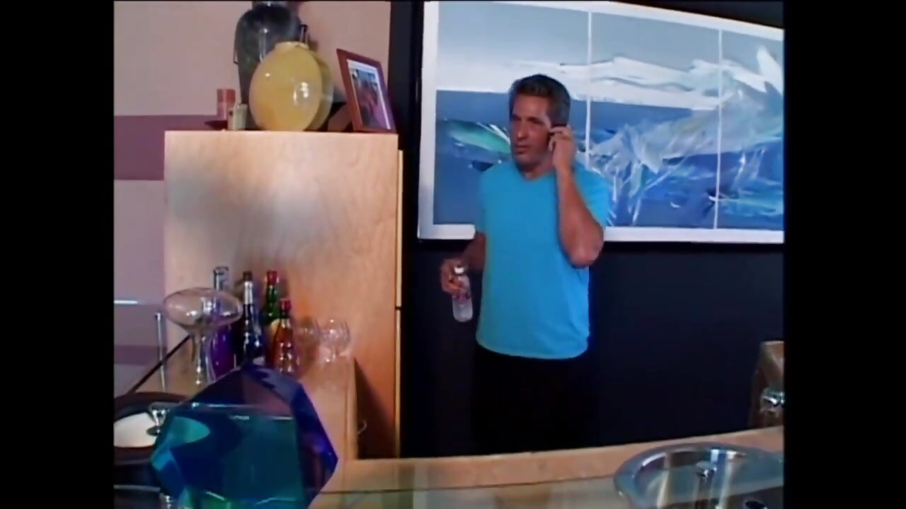 Sürtük minyon genç kız açık havada olgun adam tarafından sikiliyor