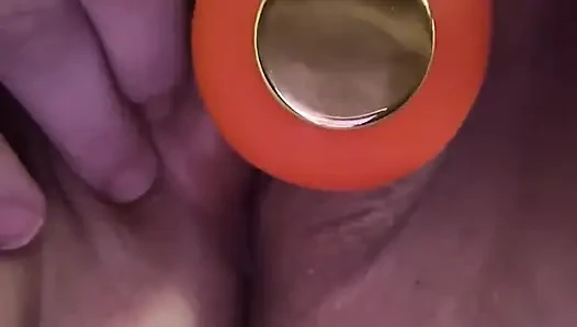Orgasmus mit neuem spielzeug
