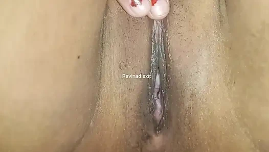 Istri desi penuh pada suasana hati terangsang malam ini