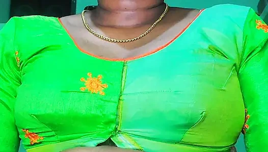 Gadis itu tinggal sendirian di rumah, diam-diam pacarnya pulang ke rumah.