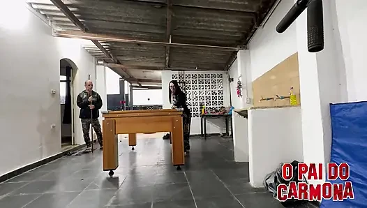 Billard spielen, bad Melli nackt lassen