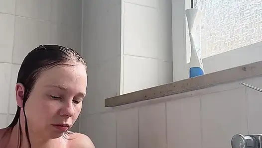 Длинные половые губы и твёрдые соски