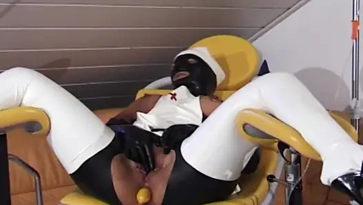 BDSM-süchtige deutsche schlampe gefesselt und in den arsch gefickt