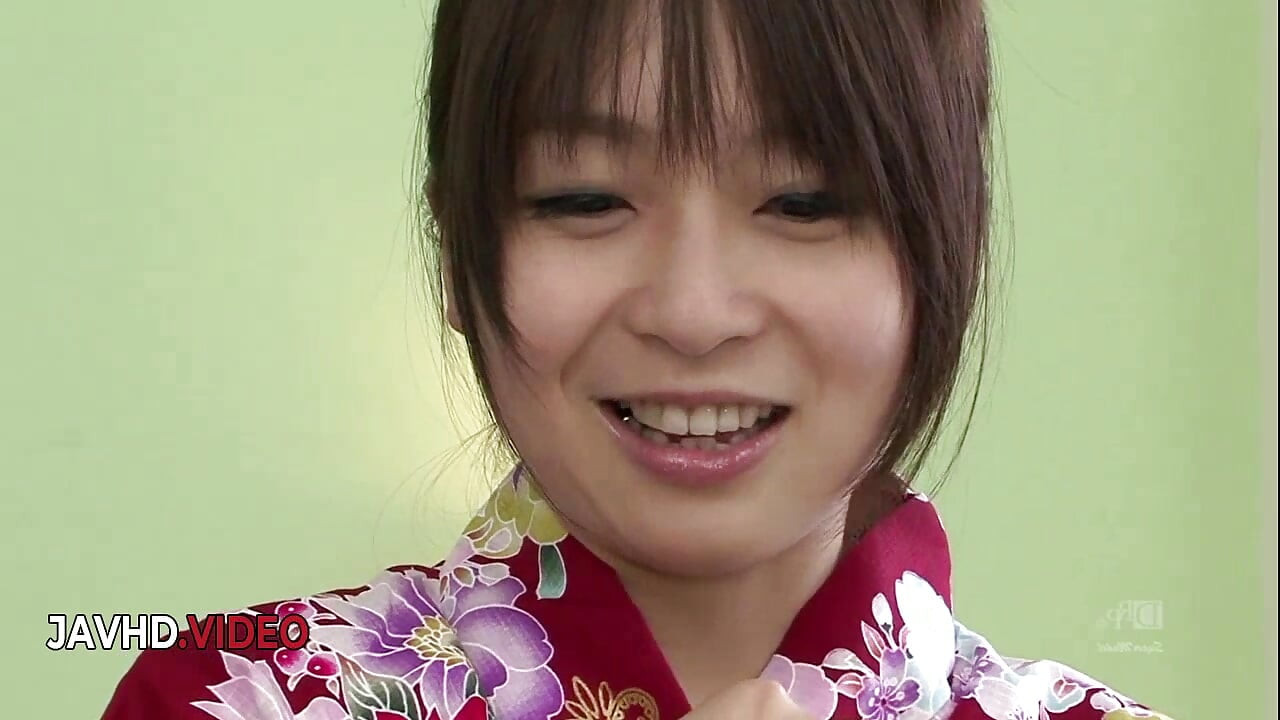 Nozomi Hazuki's dampende japanske blowjobs avsluttes med en deilig creampie