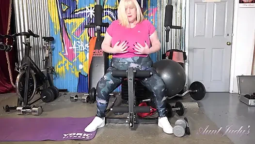 Auntjudys - Die Behaarte Reife BBW Catherine Kann Im Fitnessstudio Masturbieren