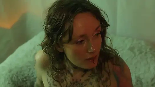 Ненасытная Lola принимает 19-дюймового монстра-инопланетянина