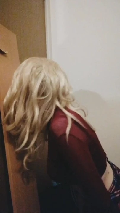 Sloppy deep throat sissy Matthew Ross aka Krystal Throatz