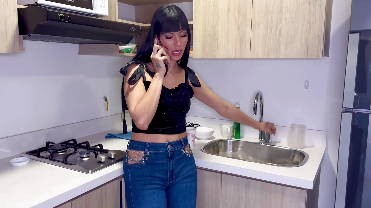 Mr Fixit Duncan Saint Repairs Yenifer Chacon’s Pussy with a Creampie.