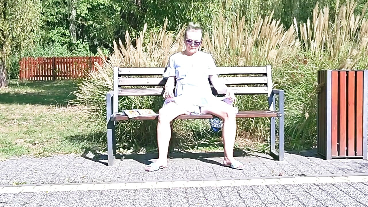 Relax on the Bench(discreet Masturbation)