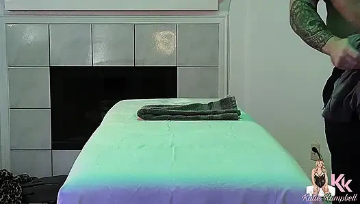 Tante super semok lagi asik ngocok kontol dan dientot habis-habisan sampai dicrot di dalam!