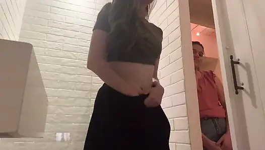 Wanita disentuh habis-habisan sampai orgasme