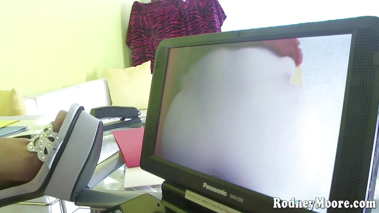 Super BBW eats ass and is hot!