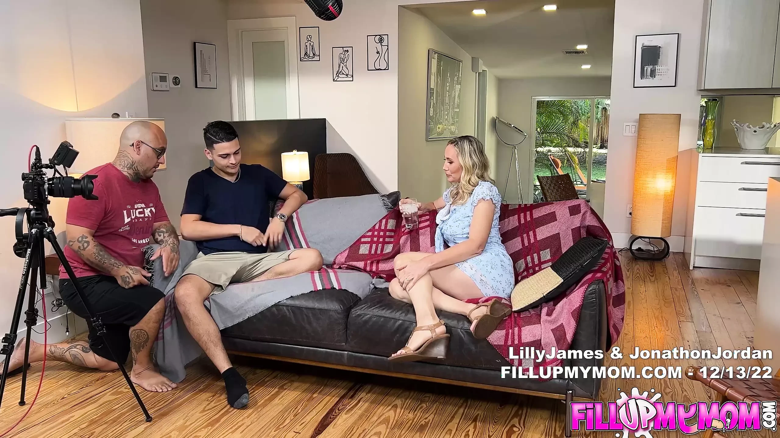 Bts - Försummad styvmamma får en anal creampie