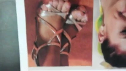 Ariana's feet tribute