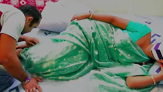 Devar meniduri bhabinya ketika dia sedang beristirahat di ABed.