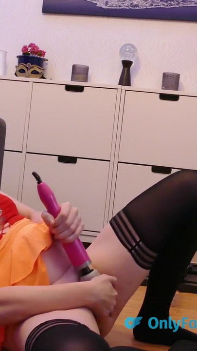 Epic moment from "Sexy MILF Lisa Essex buzzing my pussy with magic wand vibrator"