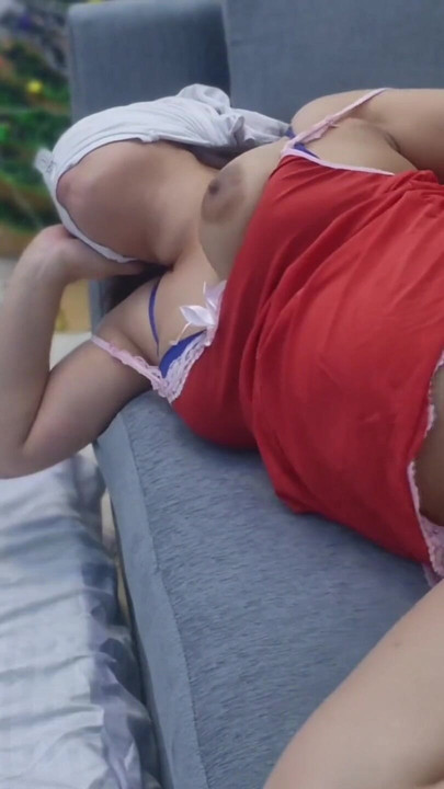 แฟนสาว Desi Alisha อมควยลึกสุดคอให้แฟนหนุ่มที่บ้านของเขา | คลิป 2