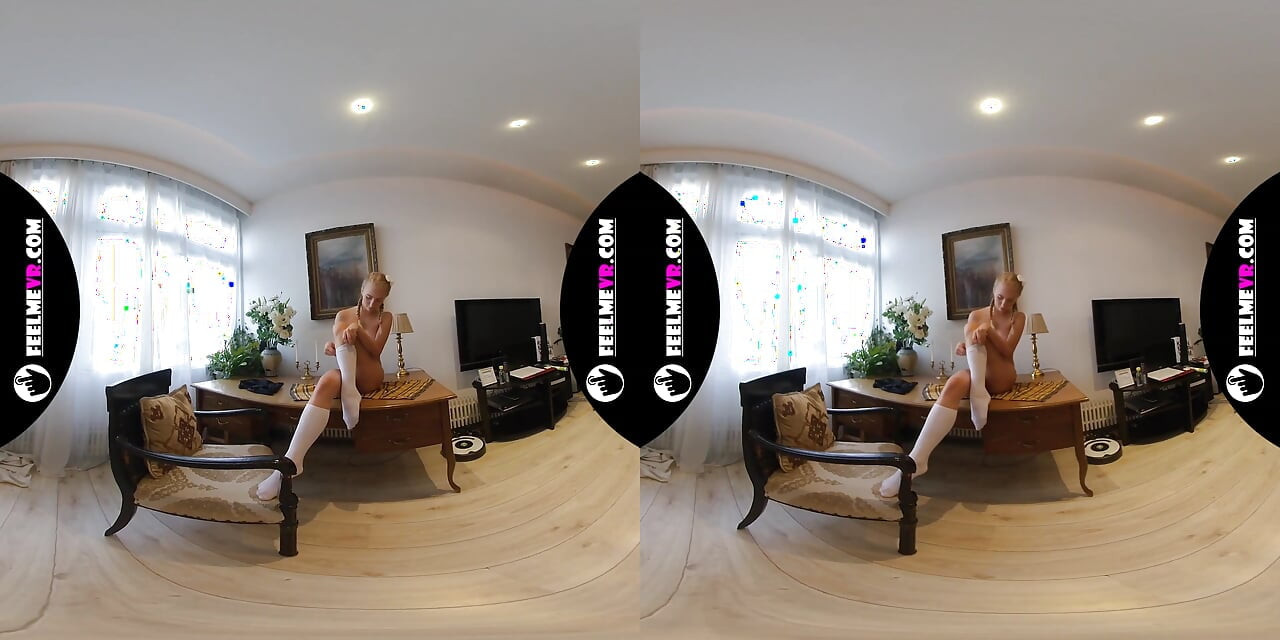 Layza Teeny Model Naked in Photoshoot 3D Vr180 Backstage