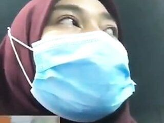 Une musulmane indonésienne choquée de voir une bite