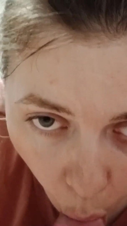 Silný okamžik z "Sexy MILFka sála krásného ptáka"