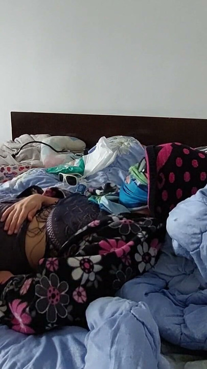 Sexy wife doing chores in the house naked. Cum on wife's big ass. Hot foreplay with a couple, oil massage on the body. | Clip 1