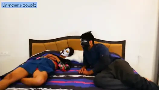Üvey kız kardeş üvey erkek kardeşine hayranlığını paylaşması ve seks yapıyor