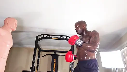 Boks egzersizi saq eğitimi kasları uyaran fitness eğitiminin yararlı ve etkili bir yöntemidir.