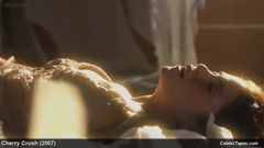Знаменитость Nikki Reed соблазняет в сексуальных и романтических сексуальных сценах